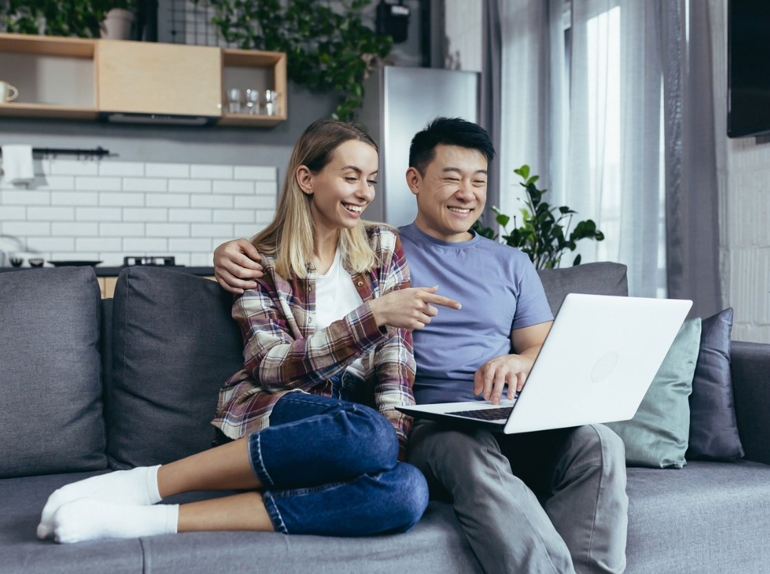 couple-couch-compressed